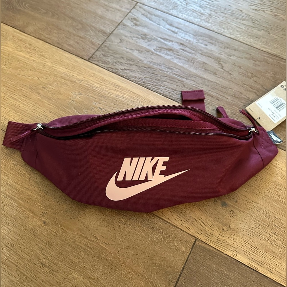 NWT Nike Fanny pack belt bag - burgundy